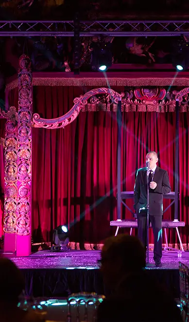 Scénographies exclusives
Forêts enneigées, décors feutrés, ambiances chic et chaleureuses.